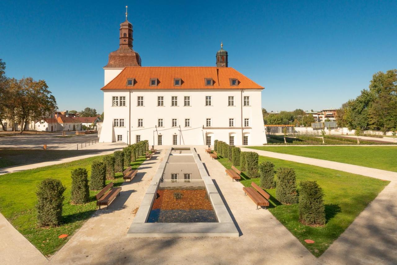 Chateau Clara Futura Dolni Brezany Buitenkant foto