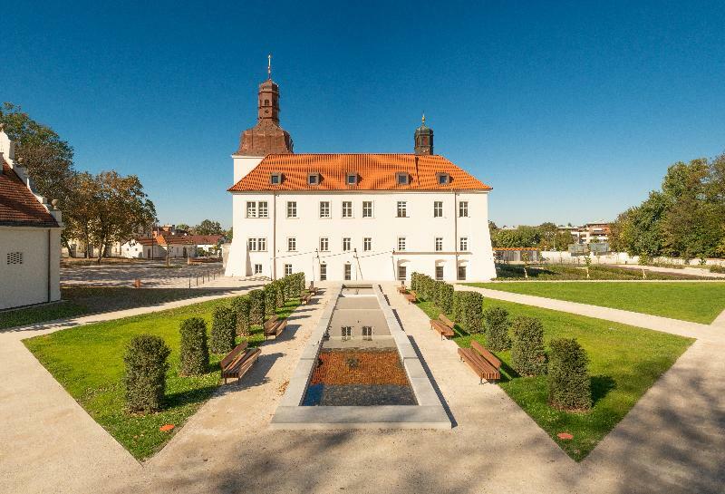 Chateau Clara Futura Dolni Brezany Buitenkant foto